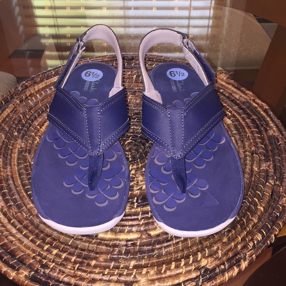 walking sandals clarks